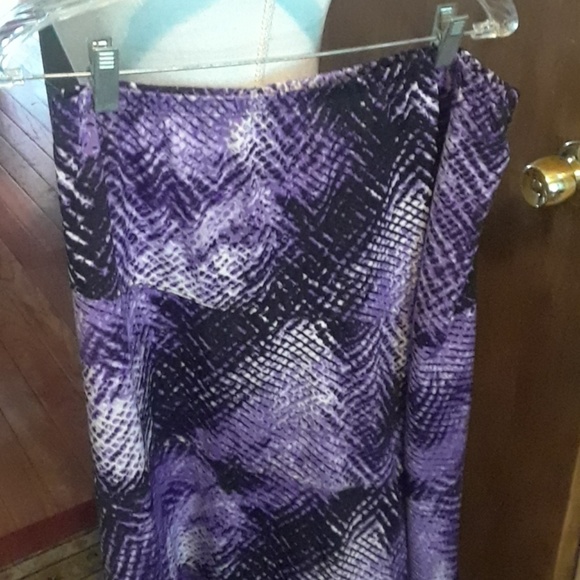 Dresses & Skirts - Pretty black and purple skirt, size L